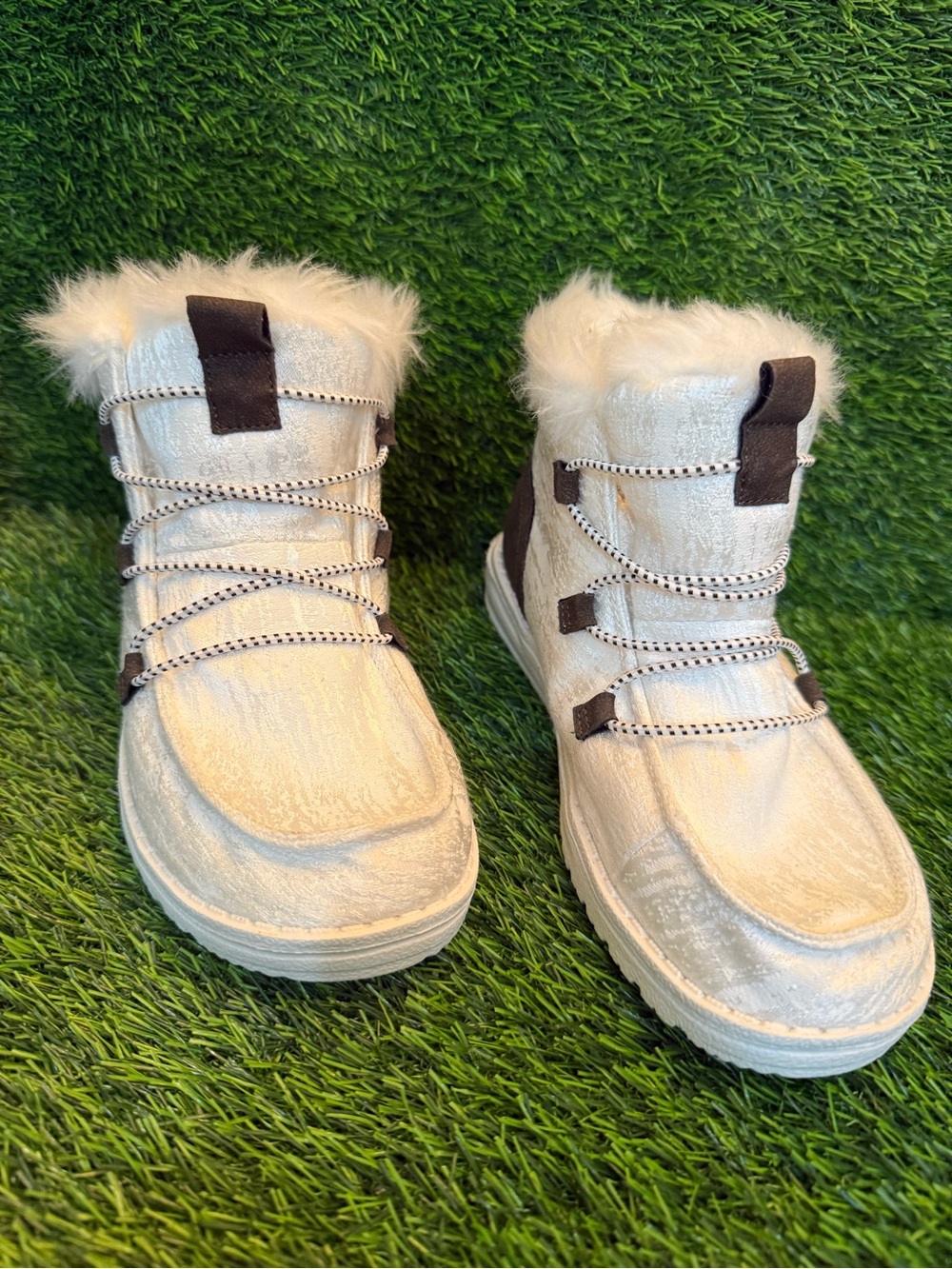 Hey dude Womens White Faux-Fur Winter Ankle Boots size 6